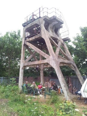 Pit top BBQ under the headgear